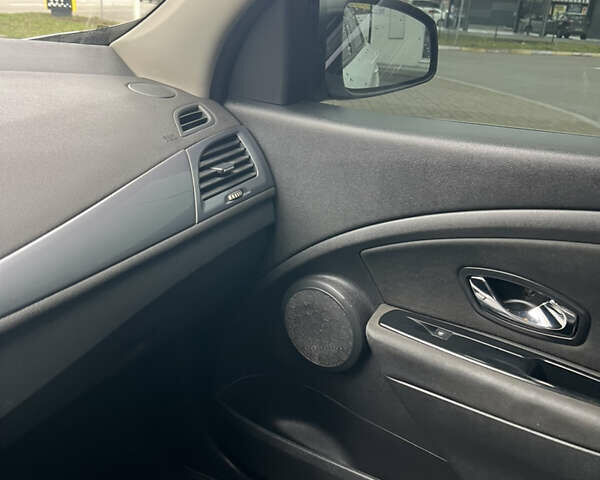 Белый Рено Меган, объемом двигателя 1.46 л и пробегом 206 тыс. км за 7300 $, фото 19 на Automoto.ua