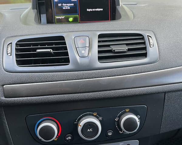 Белый Рено Меган, объемом двигателя 1.46 л и пробегом 246 тыс. км за 8900 $, фото 13 на Automoto.ua