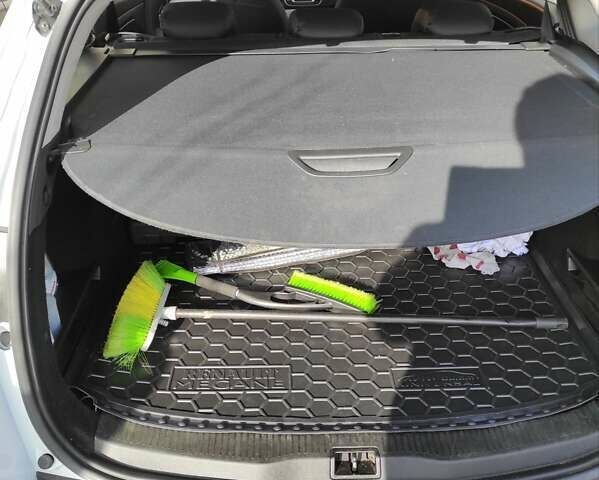 Белый Рено Меган, объемом двигателя 1.5 л и пробегом 300 тыс. км за 9000 $, фото 6 на Automoto.ua