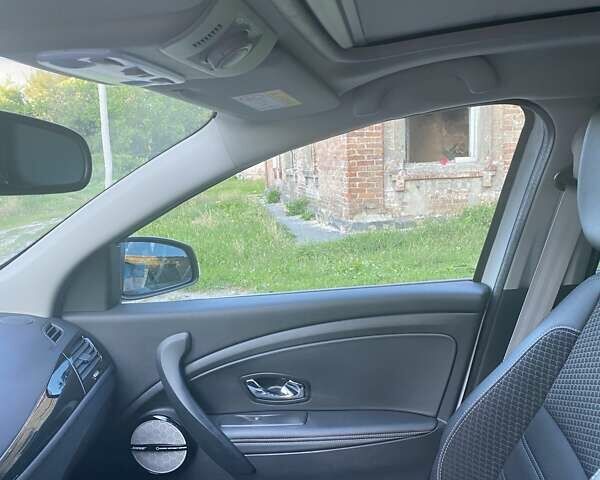 Белый Рено Меган, объемом двигателя 1.6 л и пробегом 263 тыс. км за 11200 $, фото 11 на Automoto.ua