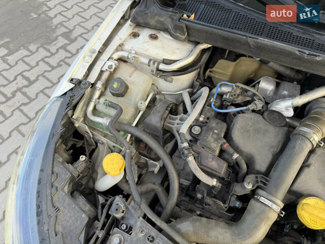 Белый Рено Меган, объемом двигателя 1.46 л и пробегом 227 тыс. км за 10900 $, фото 34 на Automoto.ua