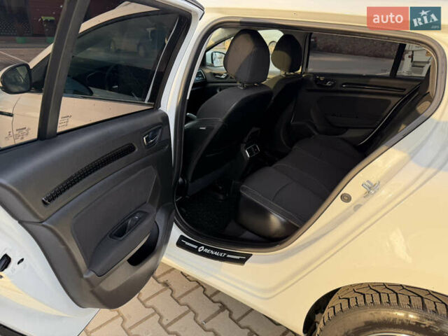 Белый Рено Меган, объемом двигателя 1.46 л и пробегом 227 тыс. км за 10900 $, фото 21 на Automoto.ua