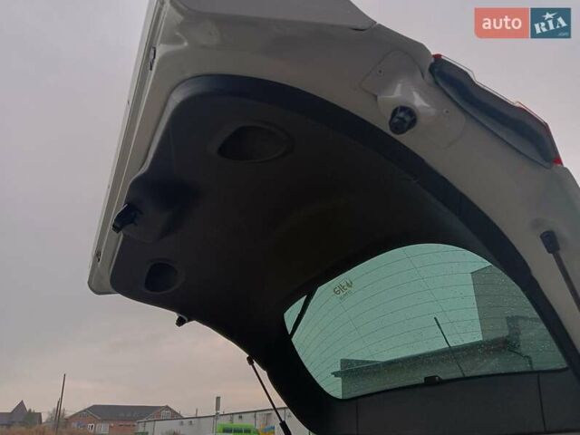 Белый Рено Меган, объемом двигателя 1.5 л и пробегом 149 тыс. км за 9600 $, фото 41 на Automoto.ua