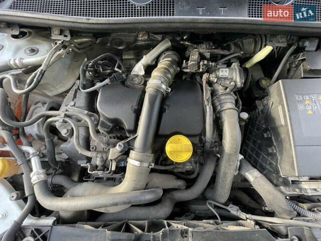 Белый Рено Меган, объемом двигателя 1.46 л и пробегом 255 тыс. км за 8500 $, фото 20 на Automoto.ua