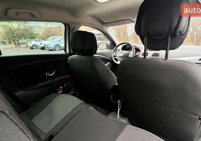 Білий Рено Меган, об'ємом двигуна 1.5 л та пробігом 294 тис. км за 9600 $, фото 11 на Automoto.ua