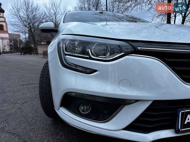 Белый Рено Меган, объемом двигателя 1.5 л и пробегом 233 тыс. км за 10990 $, фото 8 на Automoto.ua