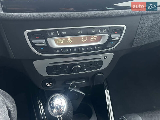 Білий Рено Меган, об'ємом двигуна 1.6 л та пробігом 214 тис. км за 9900 $, фото 55 на Automoto.ua