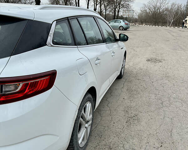 Белый Рено Меган, объемом двигателя 1.5 л и пробегом 275 тыс. км за 11200 $, фото 9 на Automoto.ua