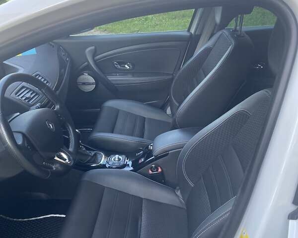 Белый Рено Меган, объемом двигателя 1.6 л и пробегом 263 тыс. км за 11200 $, фото 9 на Automoto.ua