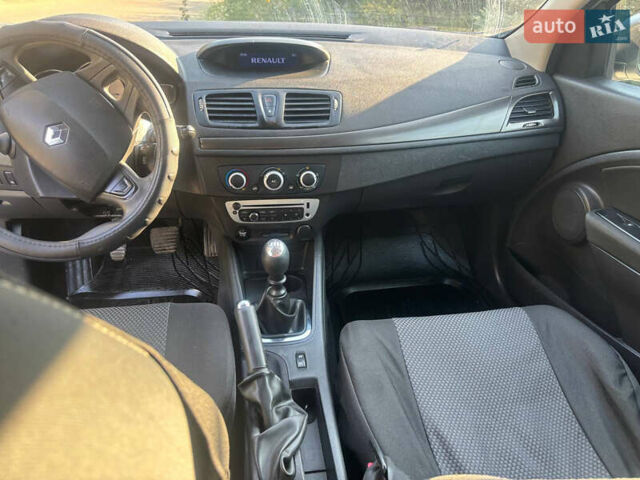 Белый Рено Меган, объемом двигателя 1.46 л и пробегом 280 тыс. км за 7700 $, фото 11 на Automoto.ua