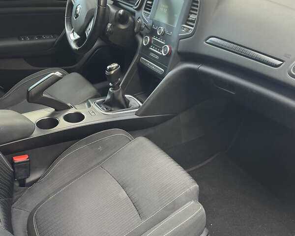 Белый Рено Меган, объемом двигателя 1.46 л и пробегом 260 тыс. км за 9800 $, фото 10 на Automoto.ua