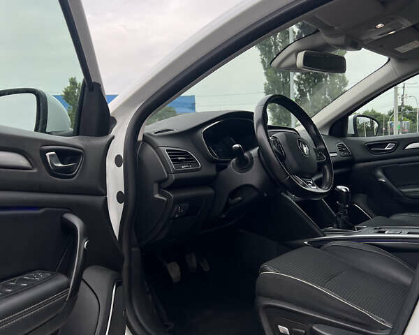 Белый Рено Меган, объемом двигателя 1.46 л и пробегом 222 тыс. км за 11400 $, фото 12 на Automoto.ua