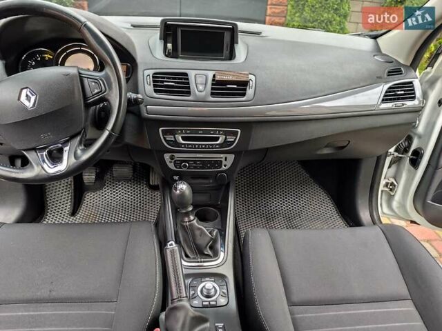 Белый Рено Меган, объемом двигателя 1.46 л и пробегом 202 тыс. км за 9500 $, фото 12 на Automoto.ua