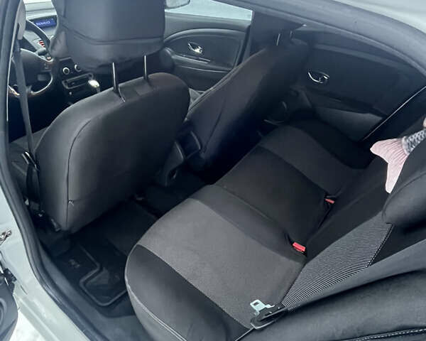 Білий Рено Меган, об'ємом двигуна 1.5 л та пробігом 251 тис. км за 8799 $, фото 12 на Automoto.ua