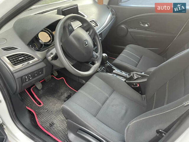 Белый Рено Меган, объемом двигателя 1.46 л и пробегом 255 тыс. км за 8500 $, фото 9 на Automoto.ua