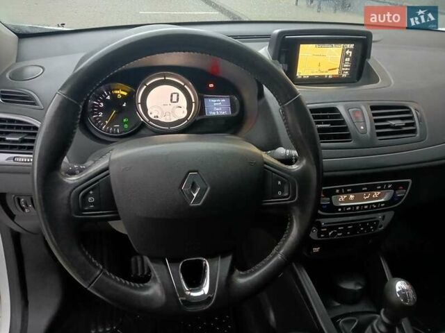 Белый Рено Меган, объемом двигателя 1.5 л и пробегом 149 тыс. км за 9600 $, фото 59 на Automoto.ua