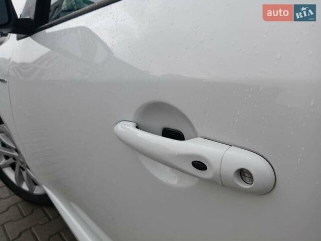 Белый Рено Меган, объемом двигателя 1.5 л и пробегом 149 тыс. км за 9600 $, фото 67 на Automoto.ua