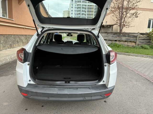 Белый Рено Меган, объемом двигателя 1.5 л и пробегом 279 тыс. км за 9900 $, фото 4 на Automoto.ua