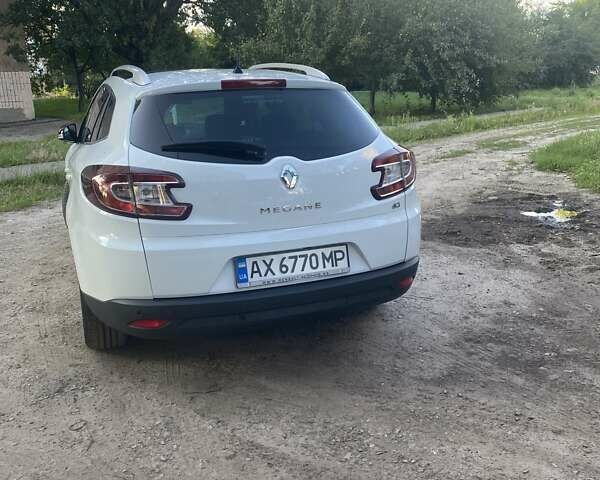 Белый Рено Меган, объемом двигателя 1.6 л и пробегом 263 тыс. км за 11200 $, фото 2 на Automoto.ua