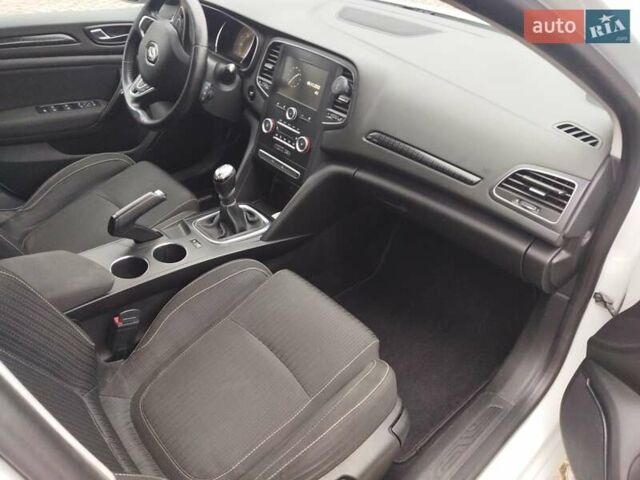 Белый Рено Меган, объемом двигателя 1.46 л и пробегом 238 тыс. км за 12250 $, фото 9 на Automoto.ua