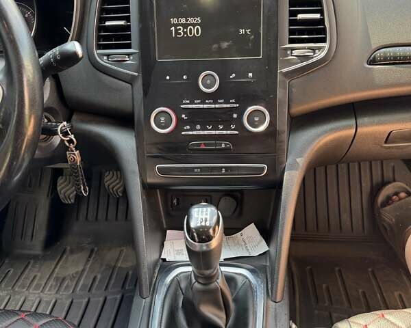 Белый Рено Меган, объемом двигателя 1.46 л и пробегом 271 тыс. км за 10000 $, фото 5 на Automoto.ua