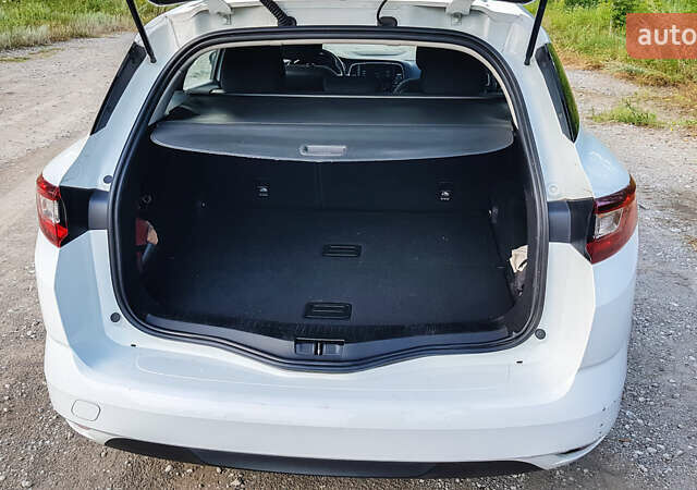 Білий Рено Меган, об'ємом двигуна 1.46 л та пробігом 184 тис. км за 11700 $, фото 12 на Automoto.ua