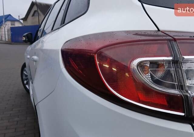 Белый Рено Меган, объемом двигателя 1.5 л и пробегом 149 тыс. км за 9600 $, фото 25 на Automoto.ua