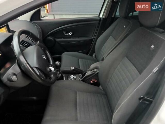 Белый Рено Меган, объемом двигателя 1.5 л и пробегом 149 тыс. км за 9600 $, фото 55 на Automoto.ua