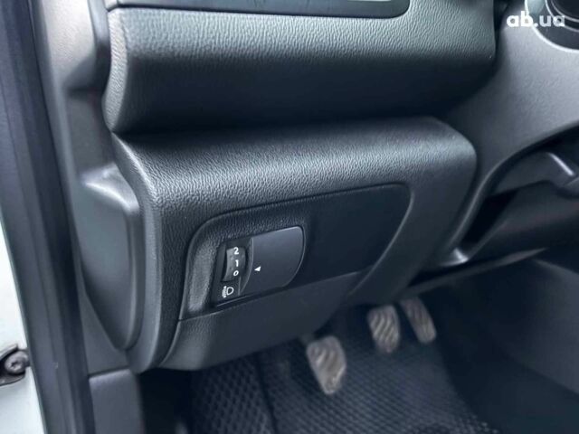 Белый Рено Меган, объемом двигателя 1.5 л и пробегом 233 тыс. км за 10990 $, фото 19 на Automoto.ua