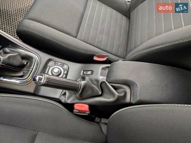 Белый Рено Меган, объемом двигателя 1.46 л и пробегом 202 тыс. км за 9500 $, фото 18 на Automoto.ua