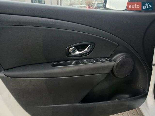 Белый Рено Меган, объемом двигателя 1.5 л и пробегом 149 тыс. км за 9600 $, фото 53 на Automoto.ua