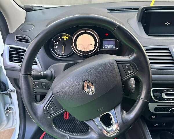 Білий Рено Меган, об'ємом двигуна 1.5 л та пробігом 205 тис. км за 8500 $, фото 1 на Automoto.ua