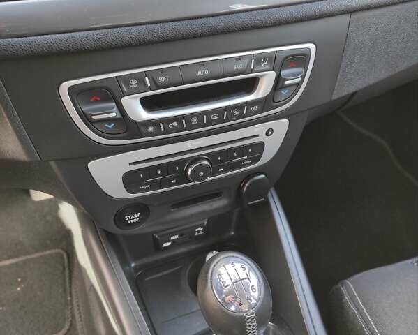 Белый Рено Меган, объемом двигателя 1.5 л и пробегом 300 тыс. км за 9000 $, фото 8 на Automoto.ua