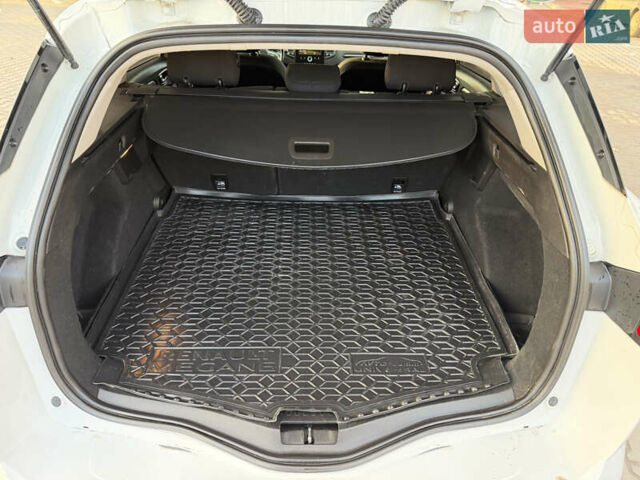 Белый Рено Меган, объемом двигателя 1.46 л и пробегом 227 тыс. км за 10900 $, фото 30 на Automoto.ua