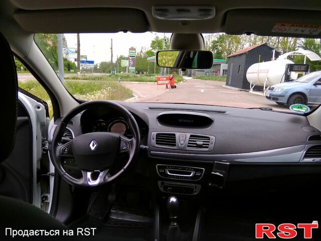 Белый Рено Меган, объемом двигателя 1.5 л и пробегом 255 тыс. км за 9600 $, фото 2 на Automoto.ua