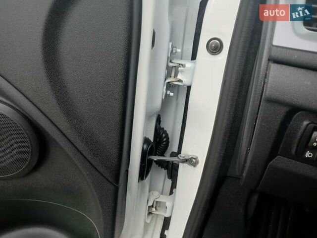 Белый Рено Меган, объемом двигателя 1.5 л и пробегом 149 тыс. км за 9600 $, фото 65 на Automoto.ua