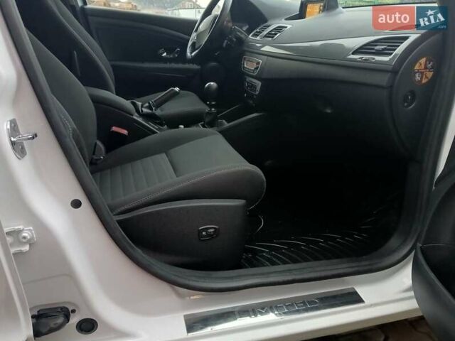 Белый Рено Меган, объемом двигателя 1.5 л и пробегом 149 тыс. км за 9600 $, фото 45 на Automoto.ua