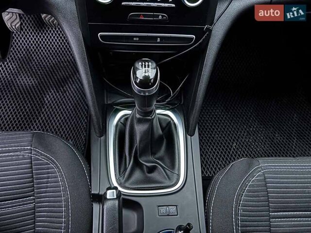 Белый Рено Меган, объемом двигателя 1.5 л и пробегом 233 тыс. км за 10990 $, фото 22 на Automoto.ua