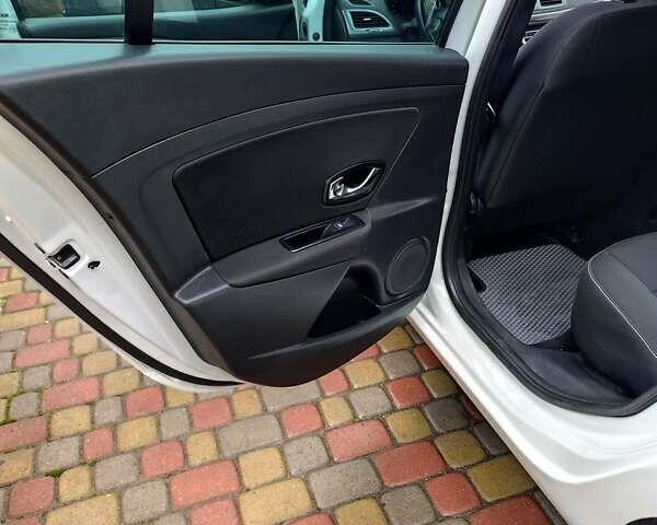 Белый Рено Меган, объемом двигателя 1.46 л и пробегом 202 тыс. км за 9500 $, фото 8 на Automoto.ua