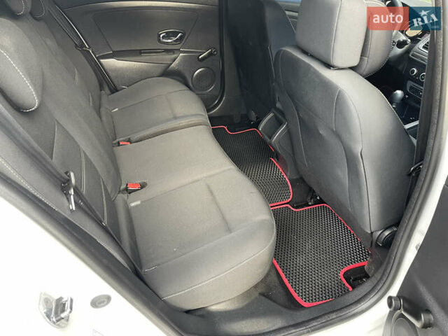 Белый Рено Меган, объемом двигателя 1.46 л и пробегом 246 тыс. км за 8900 $, фото 12 на Automoto.ua