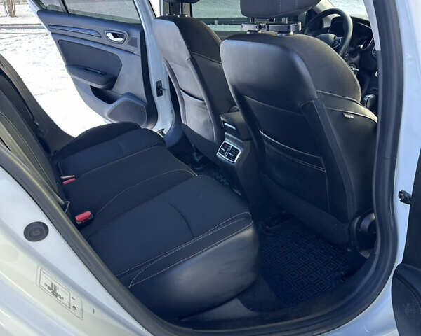 Белый Рено Меган, объемом двигателя 1.46 л и пробегом 141 тыс. км за 11200 $, фото 5 на Automoto.ua