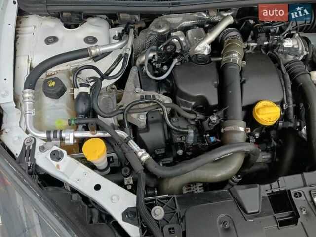 Белый Рено Меган, объемом двигателя 1.5 л и пробегом 149 тыс. км за 9600 $, фото 74 на Automoto.ua