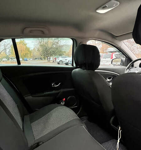 Білий Рено Меган, об'ємом двигуна 1.5 л та пробігом 294 тис. км за 9600 $, фото 10 на Automoto.ua