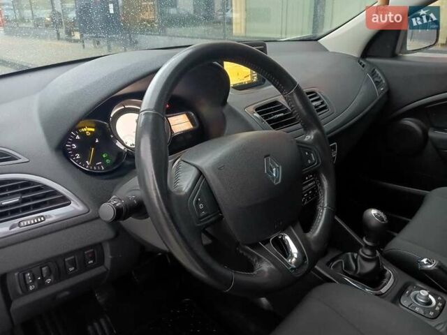 Белый Рено Меган, объемом двигателя 1.5 л и пробегом 149 тыс. км за 9600 $, фото 56 на Automoto.ua