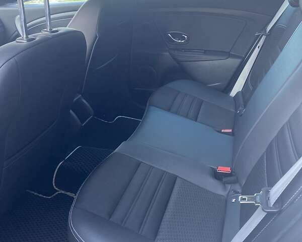 Белый Рено Меган, объемом двигателя 1.6 л и пробегом 263 тыс. км за 11200 $, фото 8 на Automoto.ua