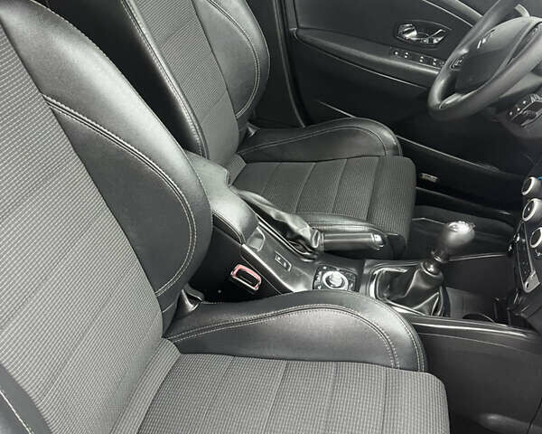 Белый Рено Меган, объемом двигателя 1.5 л и пробегом 208 тыс. км за 9500 $, фото 30 на Automoto.ua