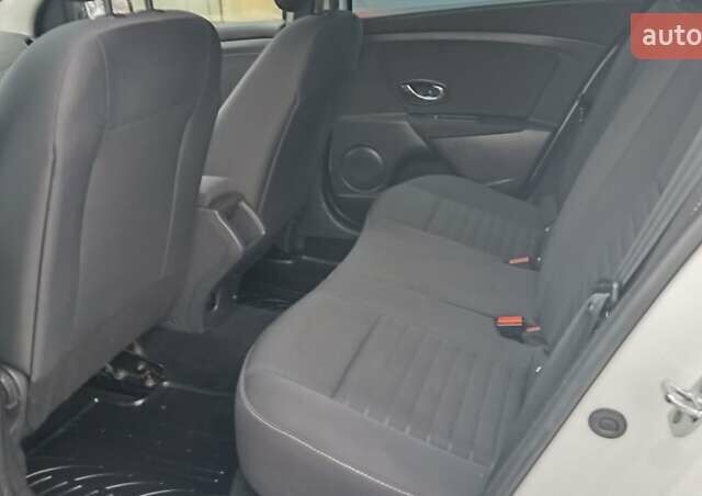 Белый Рено Меган, объемом двигателя 1.5 л и пробегом 149 тыс. км за 9600 $, фото 36 на Automoto.ua