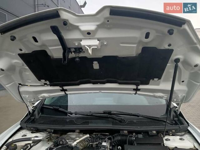 Белый Рено Меган, объемом двигателя 1.5 л и пробегом 149 тыс. км за 9600 $, фото 72 на Automoto.ua