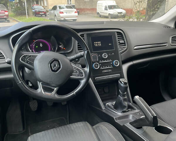 Белый Рено Меган, объемом двигателя 1.46 л и пробегом 260 тыс. км за 9800 $, фото 7 на Automoto.ua