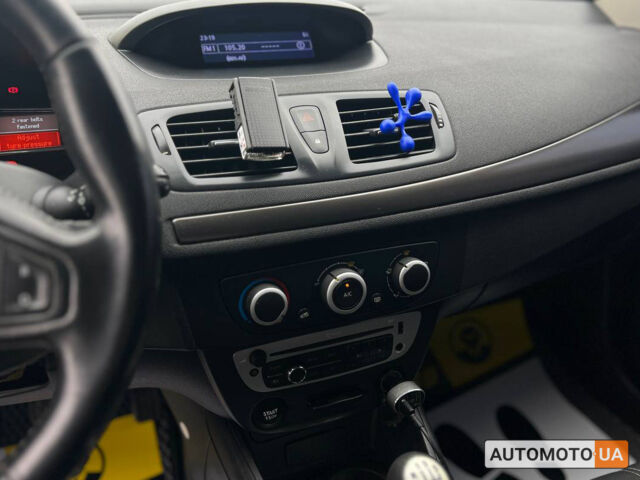 Білий Рено Меган, об'ємом двигуна 1.5 л та пробігом 235 тис. км за 8990 $, фото 14 на Automoto.ua